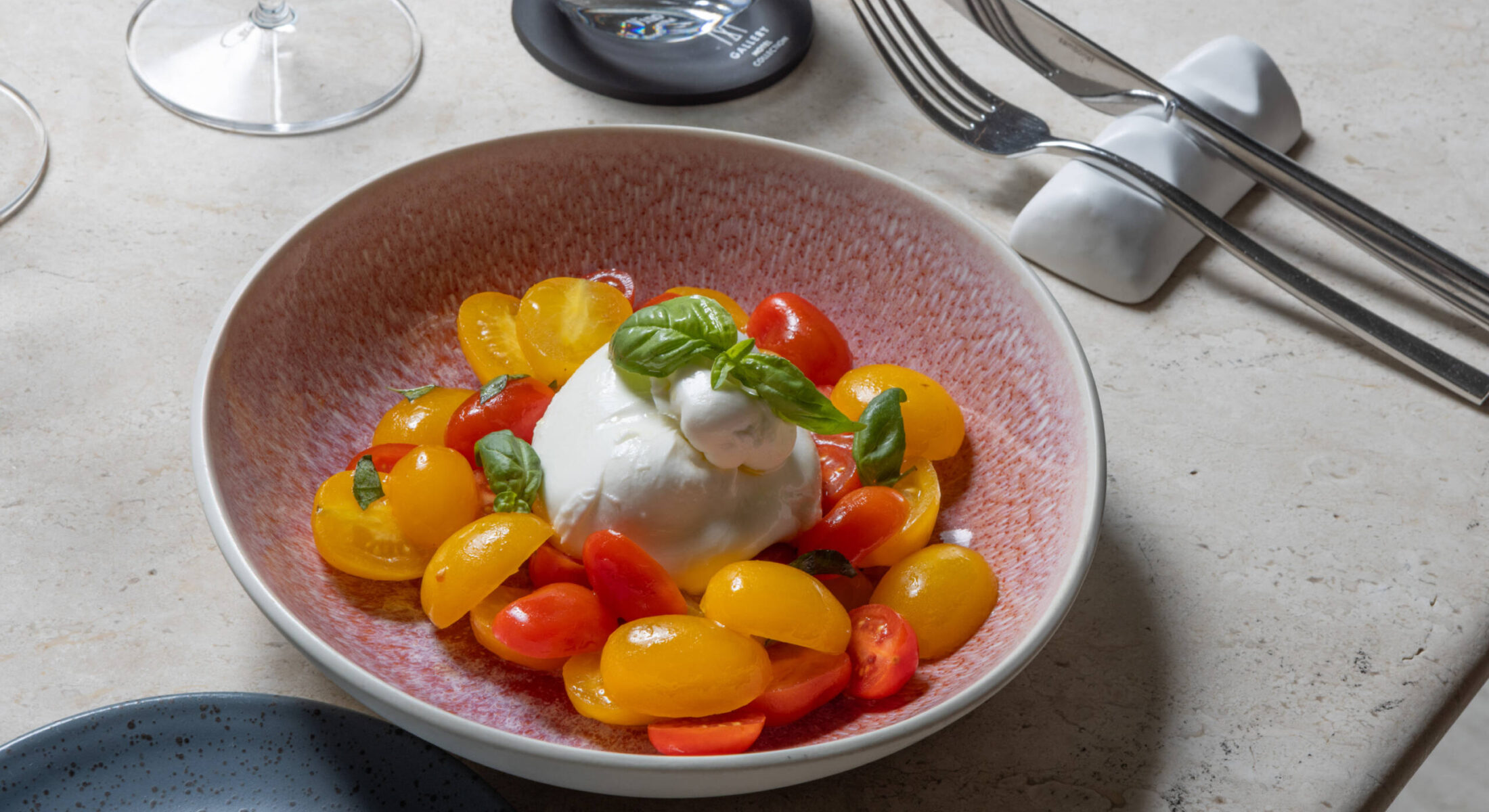 Ristorante_cielo_Cagliari_burrata_Pomodori_Heirloom_burrata_di_bufala_pesto_al_basilico_05w